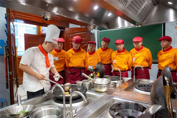 <a href=http://www.8881133.com target=_blank class=infotextkey>江西新東方烹飪學校</a>.jpg