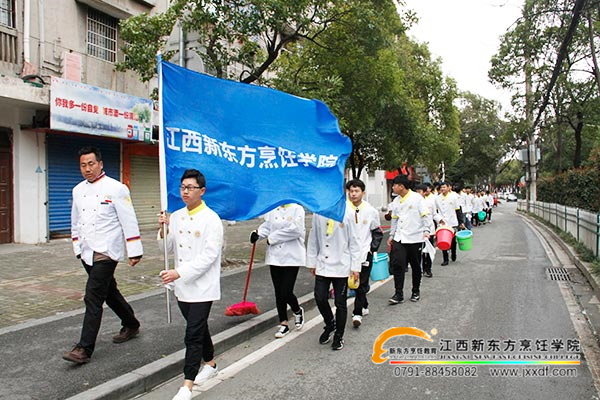 開展學(xué)雷鋒樹新風(fēng)的公益活動(dòng)