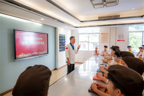 <a href=http://www.8881133.com target=_blank class=infotextkey>江西新東方烹飪學(xué)校</a>.jpg