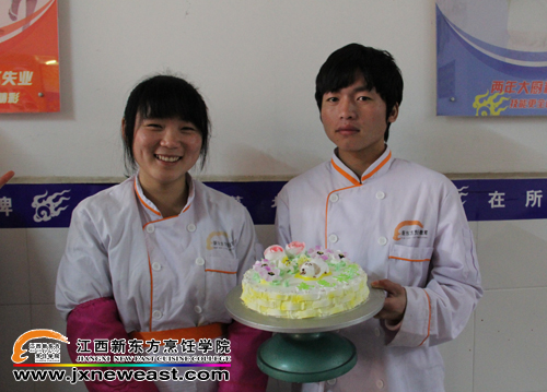 現(xiàn)場(chǎng)制作的西點(diǎn)蛋糕