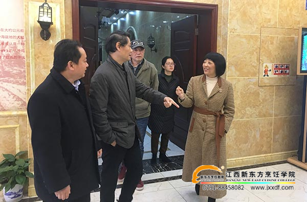 江西省交通工會李坪副主席蒞臨<a href=http://www.8881133.com _fcksavedurl=http://www.8881133.com target=_blank class=infotextkey><a href=http://www.8881133.com target=_blank class=infotextkey>江西新東方烹飪學(xué)院</a></a>