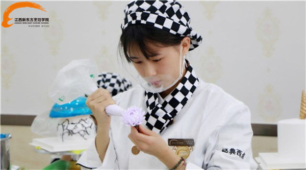 學(xué)西點(diǎn)就來<a href=http://www.8881133.com target=_blank class=infotextkey>江西新東方烹飪學(xué)院</a>.jpg