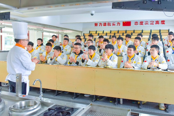 <a href=http://www.8881133.com target=_blank class=infotextkey>江西新東方烹飪學(xué)校</a>.jpg