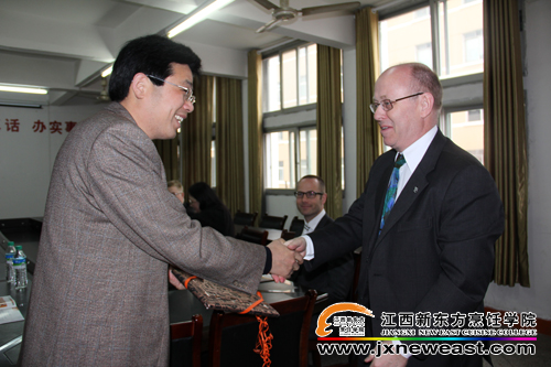 瑞典友人給江西新東方的老師送來(lái)小禮物