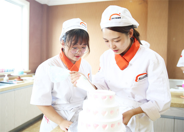 <a href=http://www.8881133.com target=_blank class=infotextkey>江西新東方烹飪學(xué)校</a>