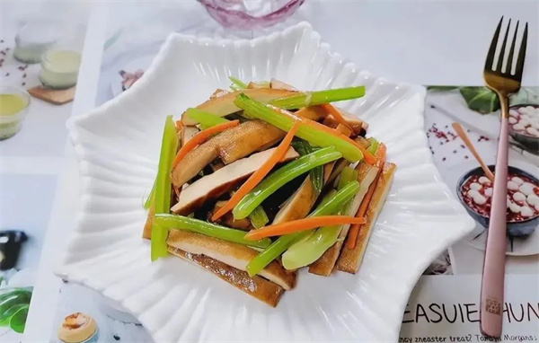 <a href=http://www.8881133.com target=_blank class=infotextkey>江西新東方烹飪學(xué)校</a>.jpg