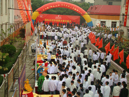 學(xué)廚師較好的廚師培訓(xùn)學(xué)校<a href=http://www.8881133.com target=_blank class=infotextkey>江西新東方烹飪學(xué)院</a>