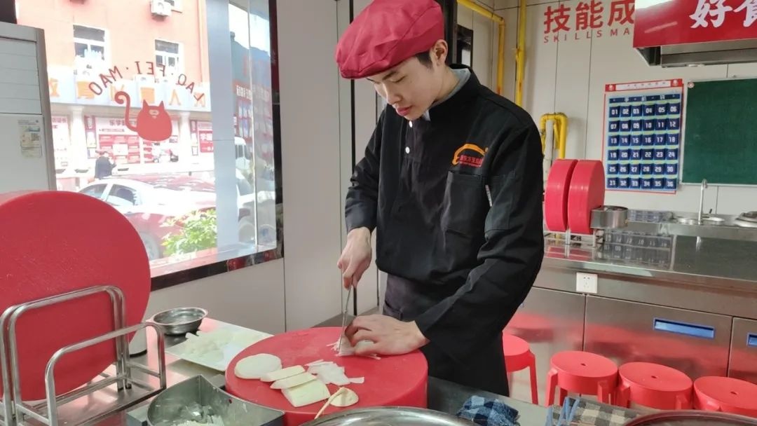 <a href=http://www.8881133.com target=_blank class=infotextkey>江西新東方烹飪學(xué)校</a>jpg