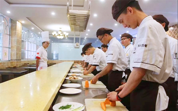 <a href=http://www.8881133.com target=_blank class=infotextkey>江西新東方烹飪學(xué)校</a>.jpg