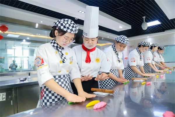 <a href=http://www.8881133.com target=_blank class=infotextkey>江西新東方烹飪學(xué)校</a>.jpg