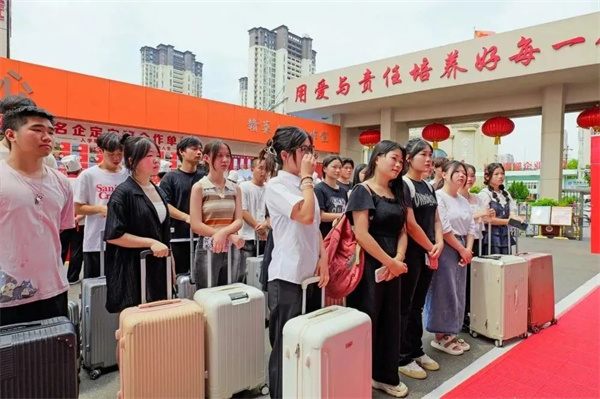 <a href=http://www.8881133.com target=_blank class=infotextkey>江西新東方烹飪學(xué)校</a>.jpg