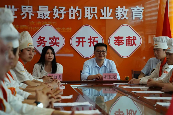 <a href=http://www.8881133.com target=_blank class=infotextkey>江西新東方烹飪學(xué)校</a>