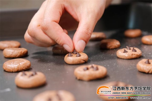 <a href=http://www.8881133.com target=_blank class=infotextkey>江西新東方烹飪學(xué)院</a>美女.jpg