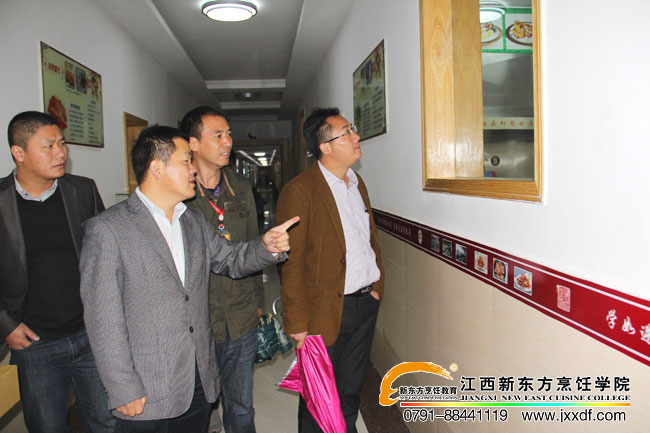 �|����WУ