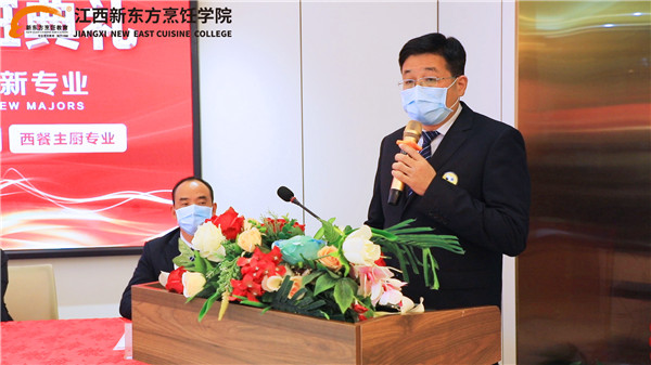<a href=http://www.8881133.com target=_blank class=infotextkey>江西新東方烹飪學(xué)院</a>開班典禮.jpg