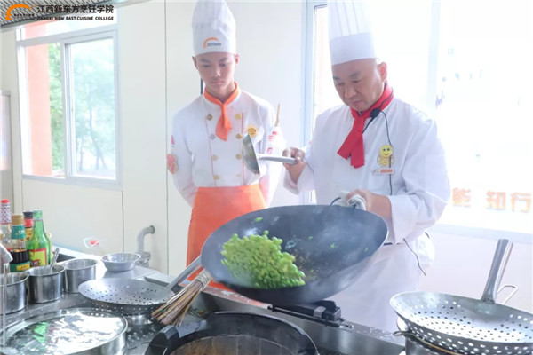 2020<a href=http://www.8881133.com target=_blank class=infotextkey>江西新東方烹飪學(xué)院</a>春季預(yù)報(bào)名.jpg