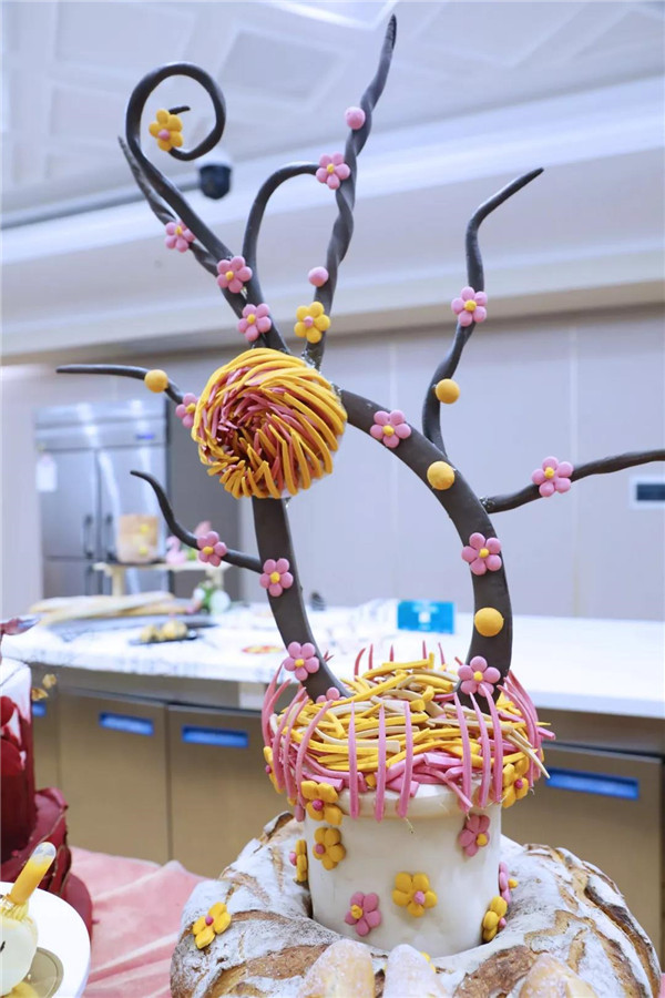 <a href=http://www.8881133.com target=_blank class=infotextkey>江西新東方烹飪學(xué)院</a>出席南昌市第六屆“洪城杯”職業(yè)技能大賽.jpg