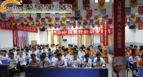 學(xué)生參加講座