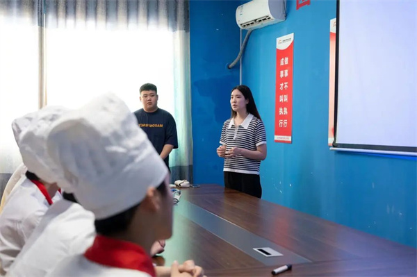 <a href=http://www.8881133.com target=_blank class=infotextkey>江西新東方烹飪學(xué)校</a>.jpg