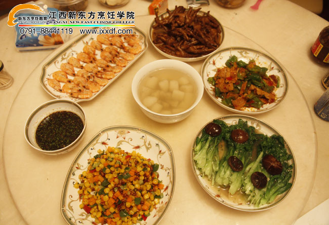 江西新東方大廚制作的美食大餐2.jpg