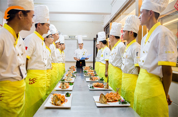 學(xué)廚師就來(lái)<a href=http://www.8881133.com target=_blank class=infotextkey>江西新東方烹飪學(xué)院</a>.jpg