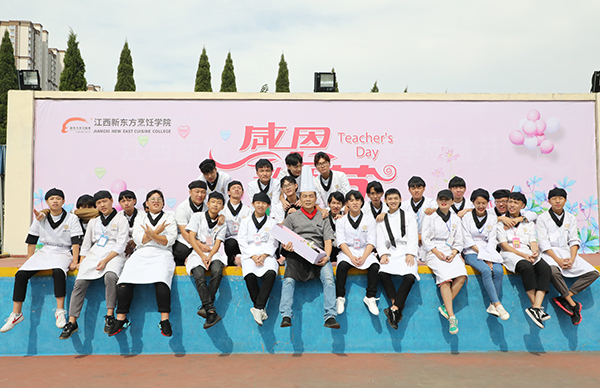 <a href=http://www.8881133.com/zysz/xcjy/ target=_blank class=infotextkey><a href=http://www.8881133.com/zysz/xcjy/ target=_blank class=infotextkey>西餐主廚</a></a>專業(yè)獻花.jpg