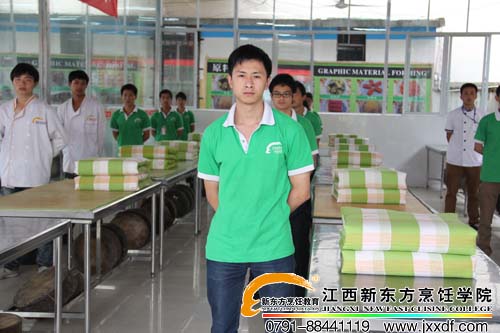 新東方烹飪學(xué)校疊軍被比賽現(xiàn)場