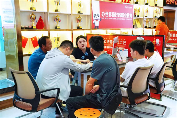 <a href=http://www.8881133.com target=_blank class=infotextkey>江西新東方烹飪學(xué)校</a>.jpg