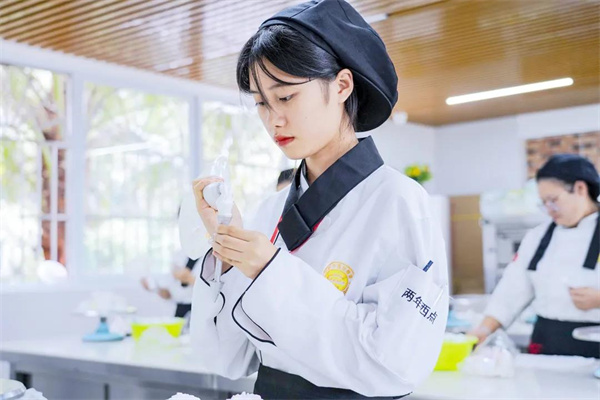 學西點就到江西新東方.jpg