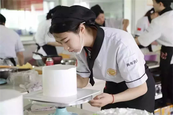 <a href=http://www.8881133.com target=_blank class=infotextkey>江西新東方烹飪學(xué)校</a>