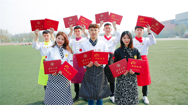 <a href=http://www.8881133.com target=_blank class=infotextkey>江西新東方烹飪學校</a>