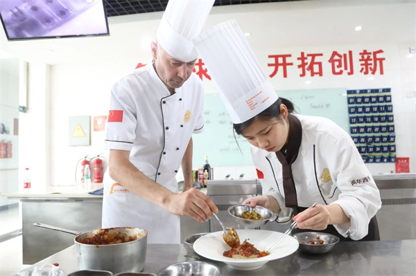 <a href=http://www.8881133.com target=_blank class=infotextkey>江西新東方烹飪學校</a>.jpg