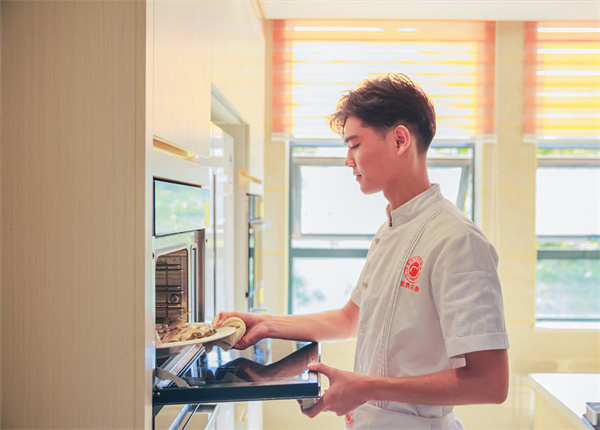 <a href=http://www.8881133.com target=_blank class=infotextkey>江西新東方烹飪學(xué)院</a>.jpg