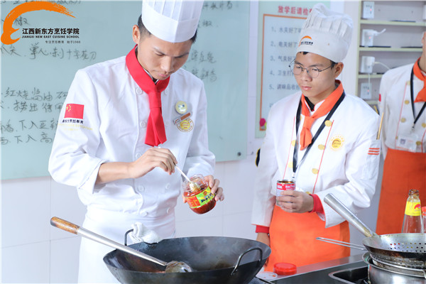 <a href=http://www.8881133.com target=_blank class=infotextkey>江西新東方烹飪學院</a>學廚師.jpg