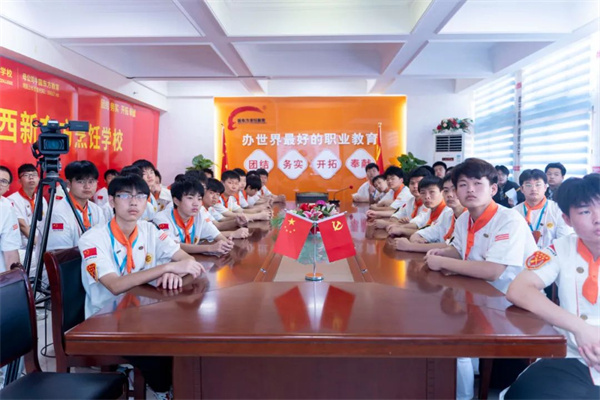 <a href=http://www.8881133.com target=_blank class=infotextkey>江西新東方烹飪學校</a>舉辦名師進校園活動.jpg