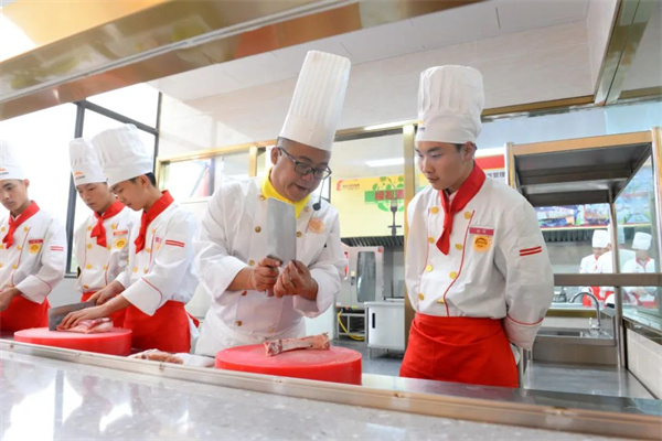 <a href=http://www.8881133.com target=_blank class=infotextkey>江西新東方烹飪學校</a>.jpg