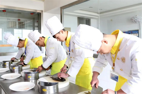 <a href=http://www.8881133.com target=_blank class=infotextkey>江西新東方烹飪學(xué)校</a>.jpg