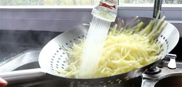 <a href=http://www.8881133.com target=_blank class=infotextkey>江西新東方烹飪學(xué)校</a>.jpg