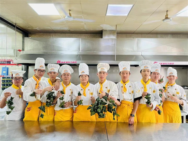 <a href=http://www.8881133.com target=_blank class=infotextkey>江西新東方烹飪學(xué)校</a>