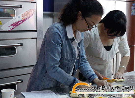 <a href=http://www.8881133.com target=_blank class=infotextkey>江西新東方烹飪學(xué)校</a>.jpg