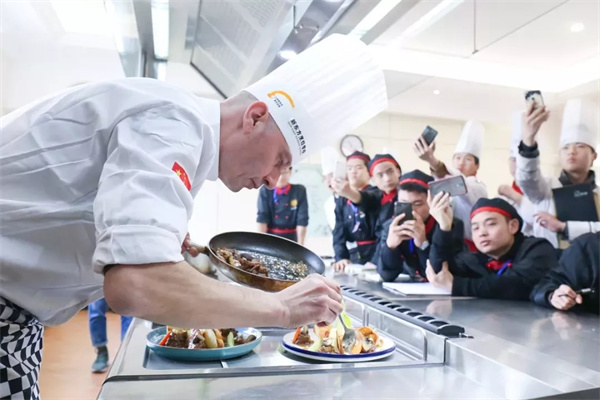 <a href=http://www.8881133.com target=_blank class=infotextkey>江西新東方烹飪學(xué)校</a>.jpg