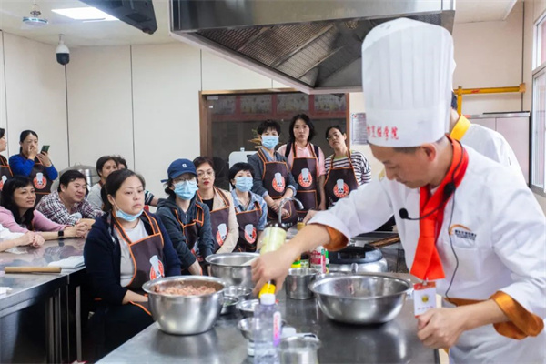 <a href=http://www.8881133.com target=_blank class=infotextkey>江西新東方烹飪學(xué)校</a>.jpg