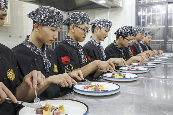 <a href=http://www.8881133.com target=_blank class=infotextkey>江西新東方烹飪學(xué)校</a>.jpg