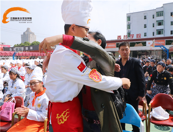 <a href=http://www.8881133.com target=_blank class=infotextkey>江西新東方烹飪學(xué)院</a>隆重舉辦感恩教育分享會.jpg