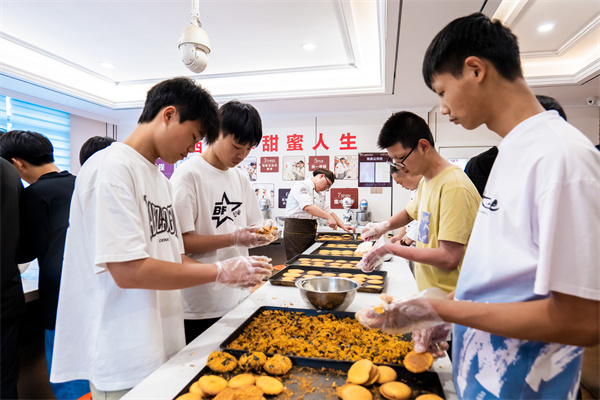 <a href=http://www.8881133.com target=_blank class=infotextkey>江西新東方烹飪學(xué)校</a>.jpg