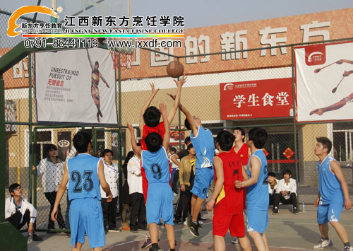 江西新東方學(xué)子拼球技5~~.jpg