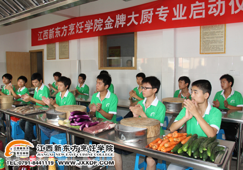 <a href=http://www.8881133.com target=_blank class=infotextkey>江西新東方烹飪學(xué)院</a>大廚啟動(dòng)儀式~副本.jpg