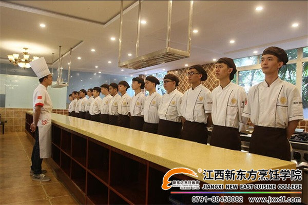 <a href=http://www.8881133.com target=_blank class=infotextkey>江西新東方烹飪學(xué)院</a>廚師很棒.jpg