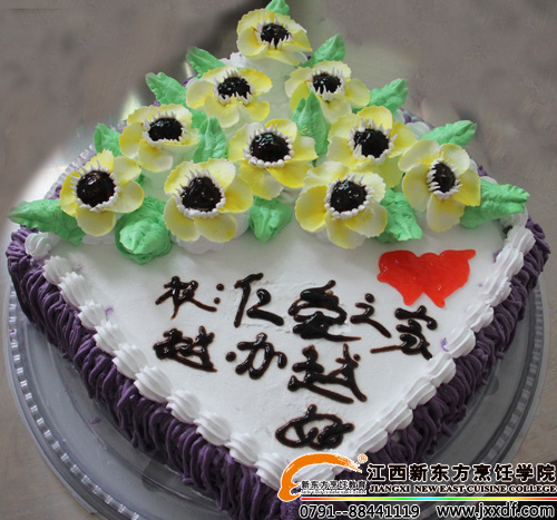 <a href=http://www.8881133.com target=_blank class=infotextkey>江西新東方烹飪學(xué)院</a>師生送給仁愛之家的愛心蛋糕~.jpg