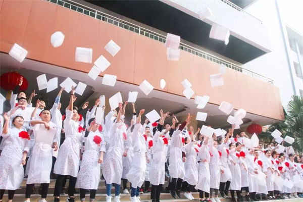 <a href=http://www.8881133.com target=_blank class=infotextkey>江西新東方烹飪學(xué)校</a>.jpg